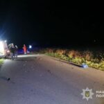 Трагічне зіткнення на Тернопільщині: неповнолітній мотоцикліст збив пішохода, загинули обоє