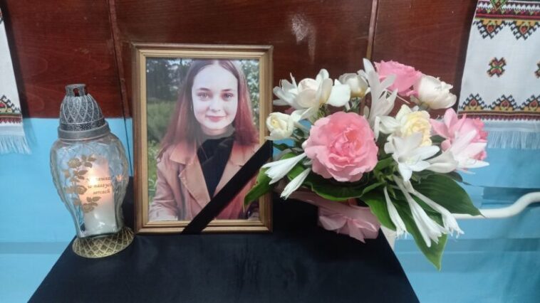 Як прийняти смерть дитини? На Тернопільщині школа прощається з ученицею, життя якої обірвалося раптово