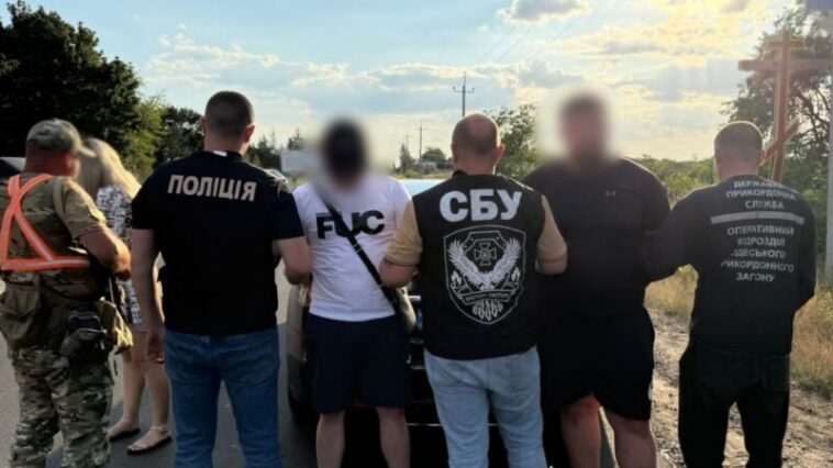 На Тернопільщині викрили чоловіка, який за $10000 обіцяв «домовитися» з прикордонниками