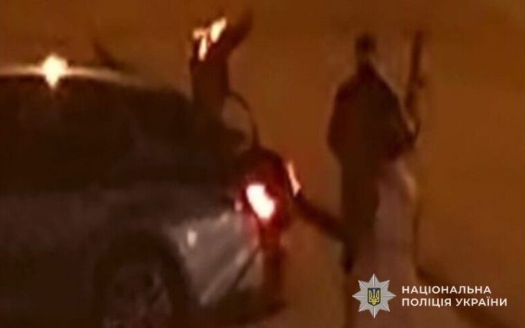 У Тернополі затримали чоловіка, який стріляв із пістолета