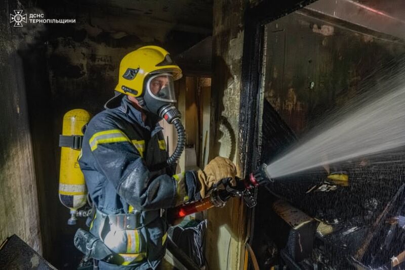 Нічна пожежа у Тернополі: на Братів Бойчуків горіла квартира у багатоповерхівці