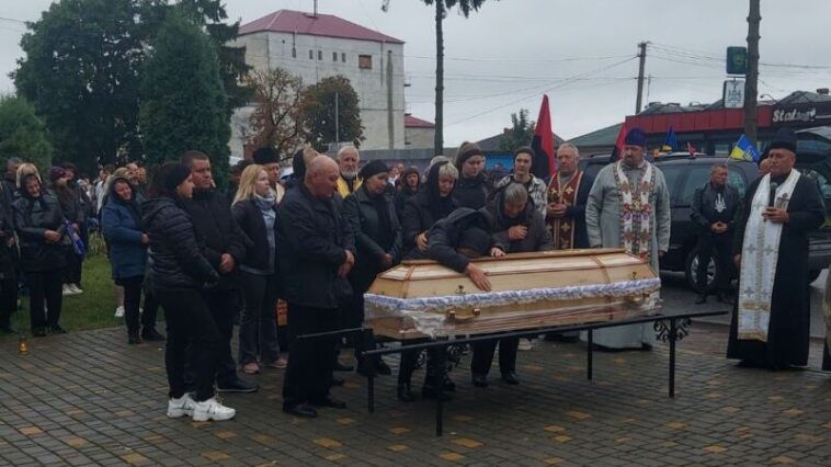 Знову лине "пливе кача"... Тернопільщина попрощалася з молодим Героєм Іваном Субтельним