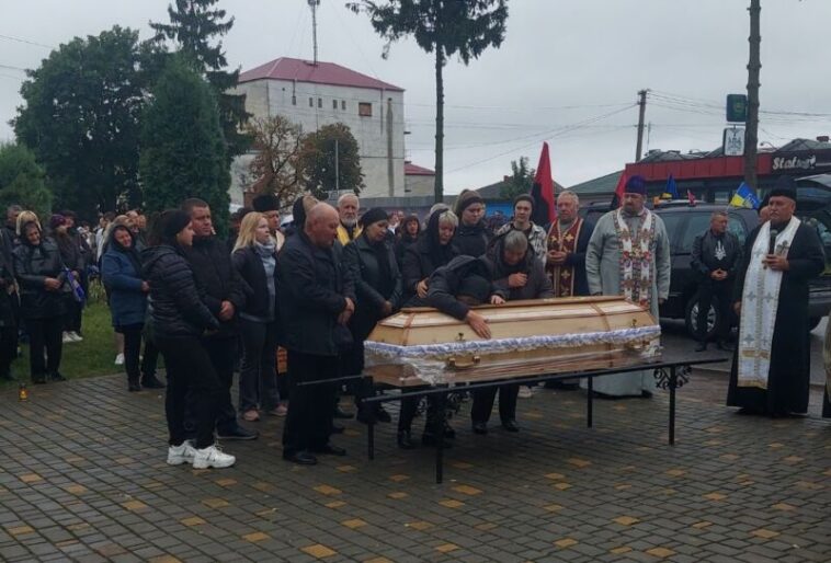 Знову лине "пливе кача"... Тернопільщина попрощалася з молодим Героєм Іваном Субтельним