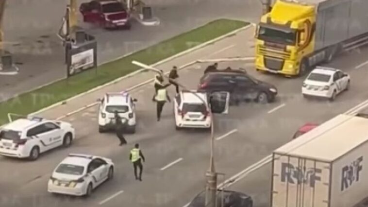 П'яний працівник ТЦК у Тернополі тікав від поліції, побив купу авто і наїхав на ногу поліцейському