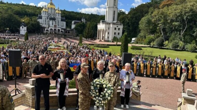 У Зарваниці відбулося військове паломництво