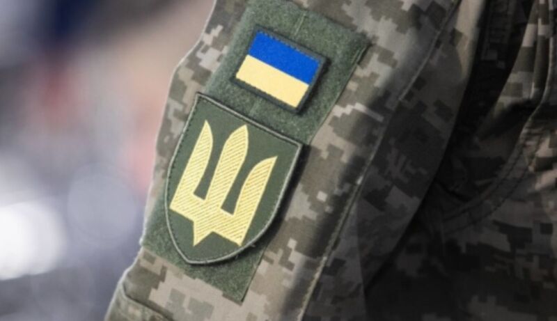 Водій зачинився в авто і поїхав: у Тернополі постраждали двоє військовослужбовців