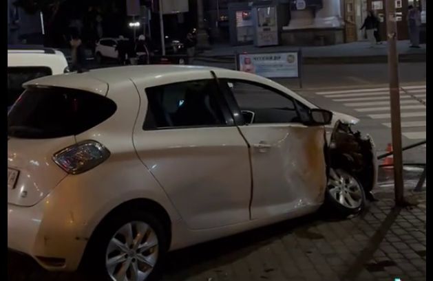 У центрі Тернополя біля ЦУМу розбилося три автомобілі (ВІДЕО)