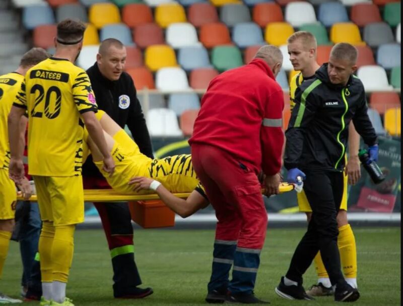 Перелом носу: футболіст ФК «Чернігів» зазнав важких травм у грі з тернопільською «Нивою»