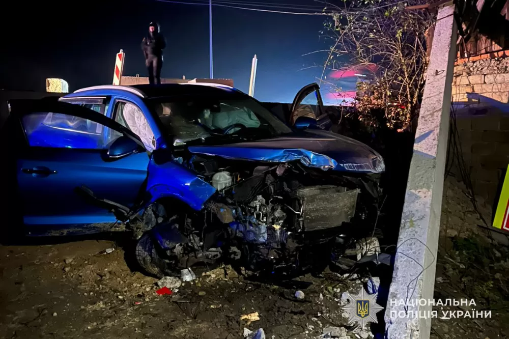 На Тернопільщині водій на Hyundai зіткнувся з відбійником, а потім врізався у стовп