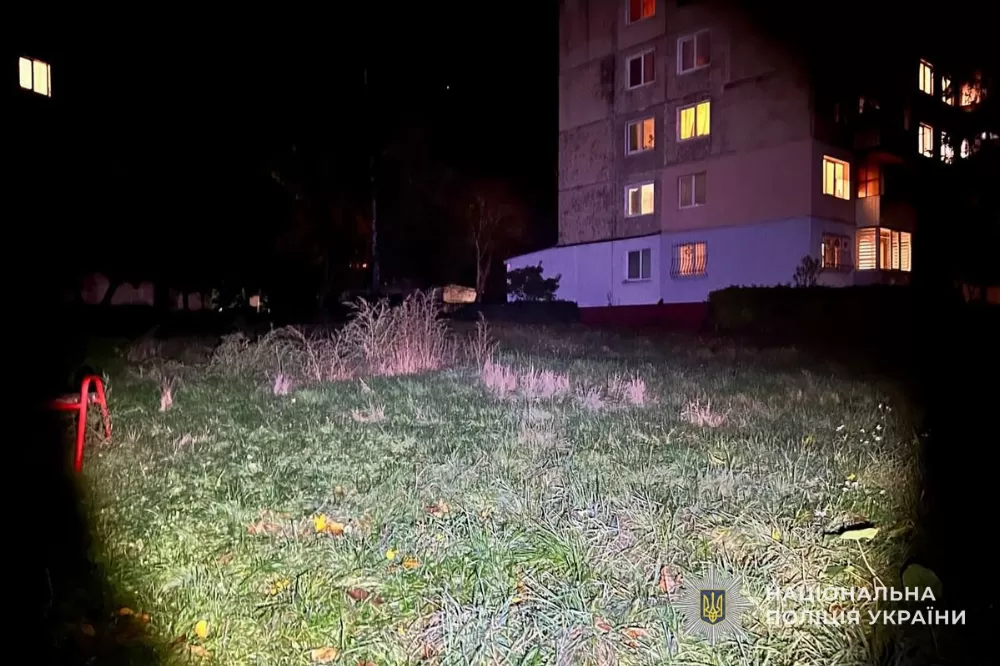 У Тернополі біля будинку пограбували чоловіка: зірвали з шиї золотий ланцюжок з хрестиком