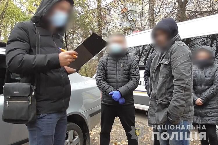 З Іспанії екстрадували учасника злочинної групи, яка грабувала тернополян, підливаючи в напої медпрепарат