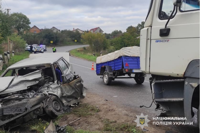 На Тернопільщині вантажівка “МАН” протаранила “ВАЗ”
