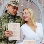 У Тернополі військовий встав на весільний рушник у День захисників