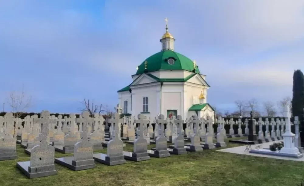 Конфлікт у Почаївській лаврі: правоохоронці призупинили слідчі дії у Всіхсвятській церкві