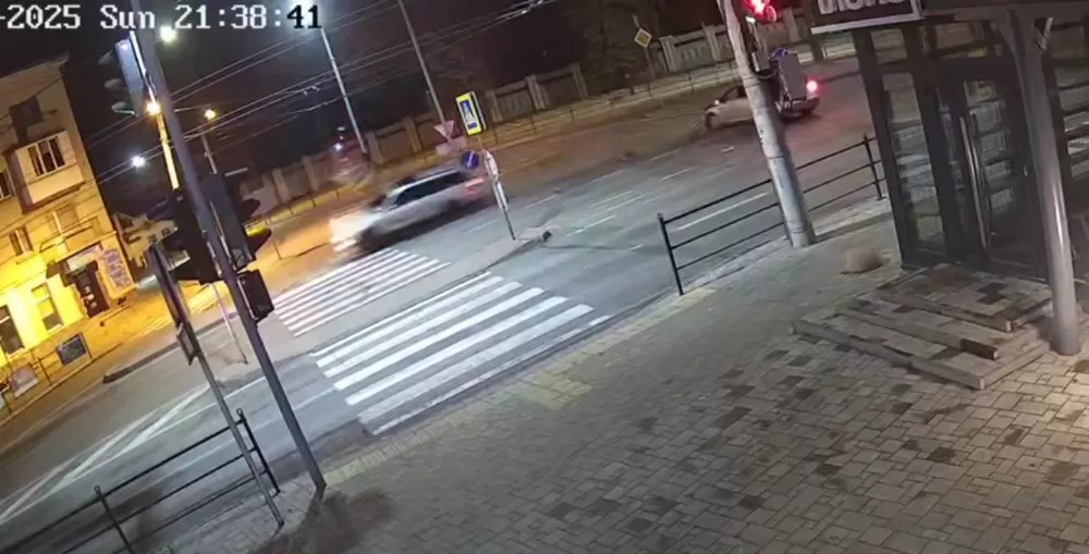 У Тернополі на Бандери зіткнулися дві автівки: травмувалась жінка
