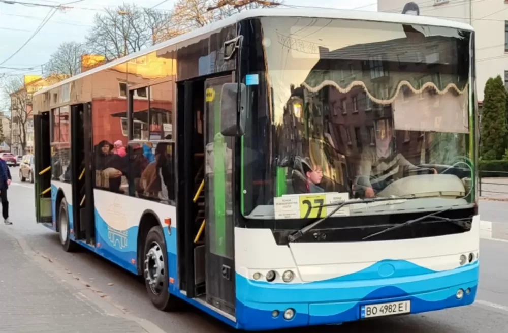 До міських кладовищ у Тернополі 1 листопада курсуватиме більше громадського транспорту