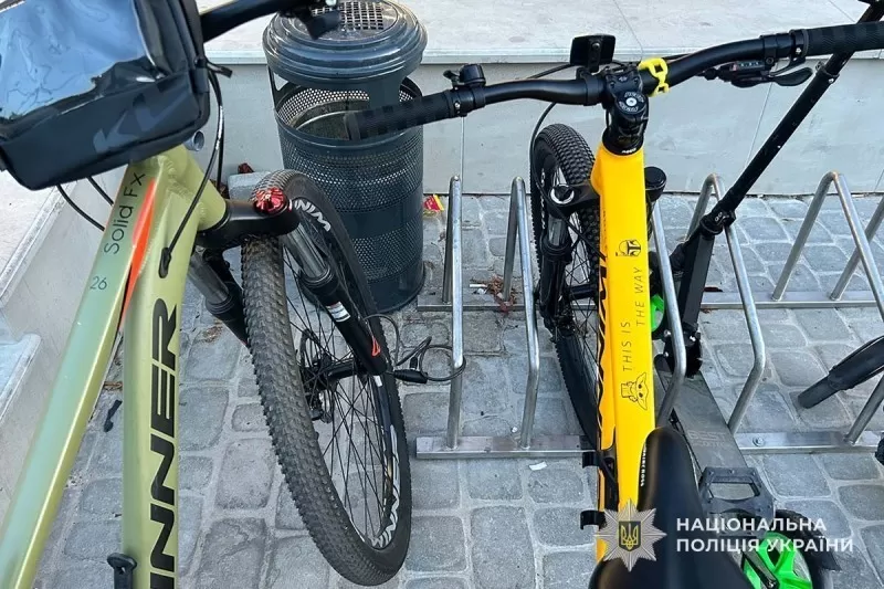 У Тернополі з багатоповерхівок викрали два велосипеди