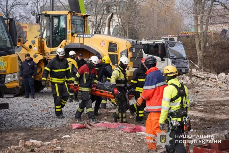 Кількість жертв атаки на Тернопіль зросла до 27: рятувальники знайшли тіло жінки