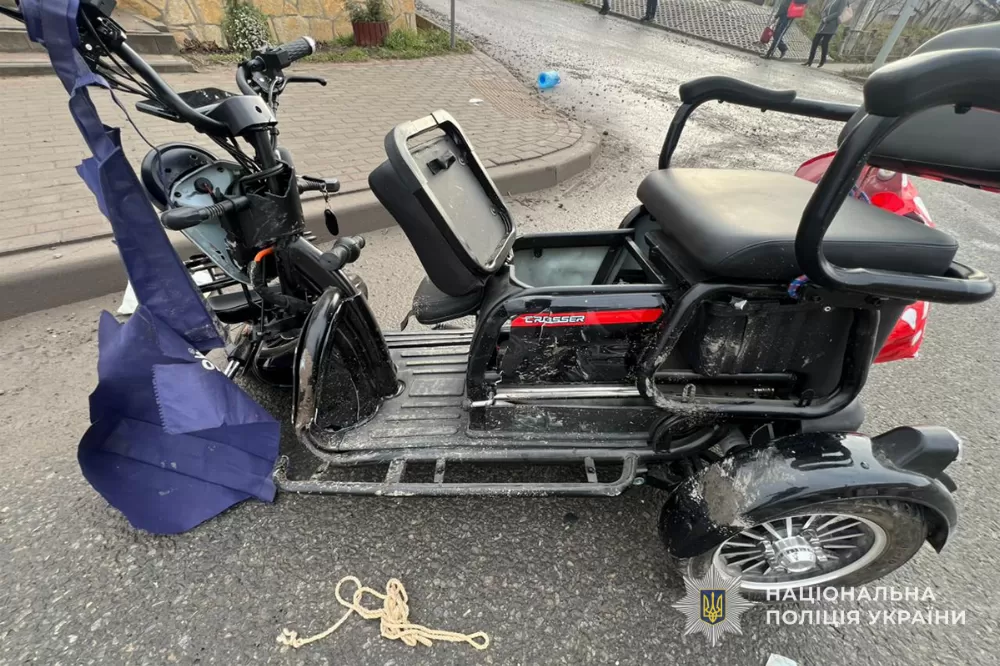 Смертельна аварія у Бережанах: зіткнулися електроскутер та бус "Мерседес"