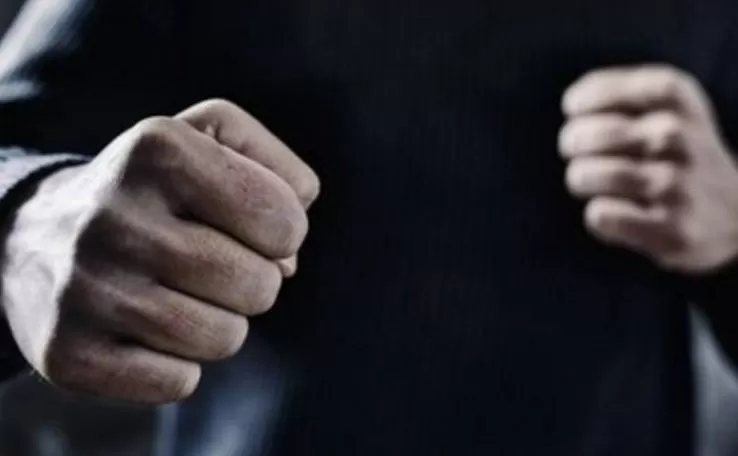 На Тернопільщині двоє чоловіків на "БМВ" напали на поліцейських