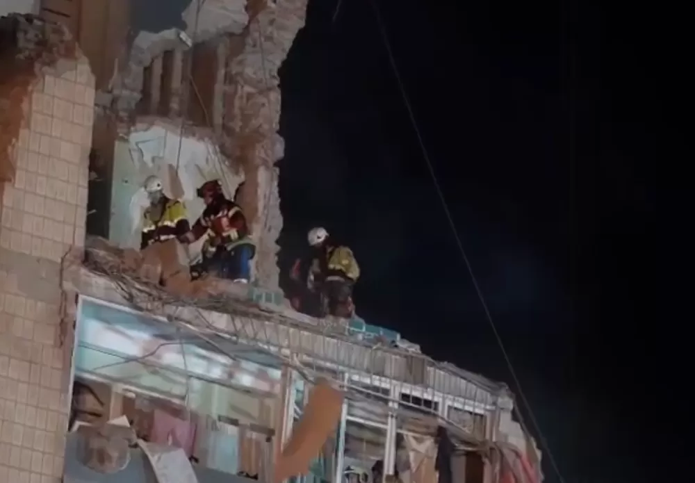 У Тернополі тривають пошуково-рятувальні роботи на місці російського удару