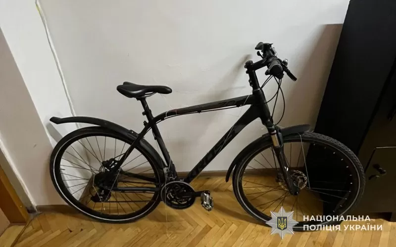 У Тернополі з під’їзду багатоповерхівки зник дорогий велосипед