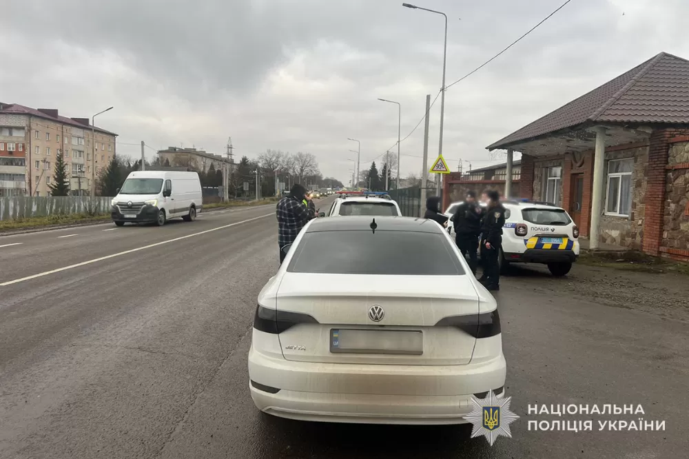 На Тернопільщині водій травмував патрульного