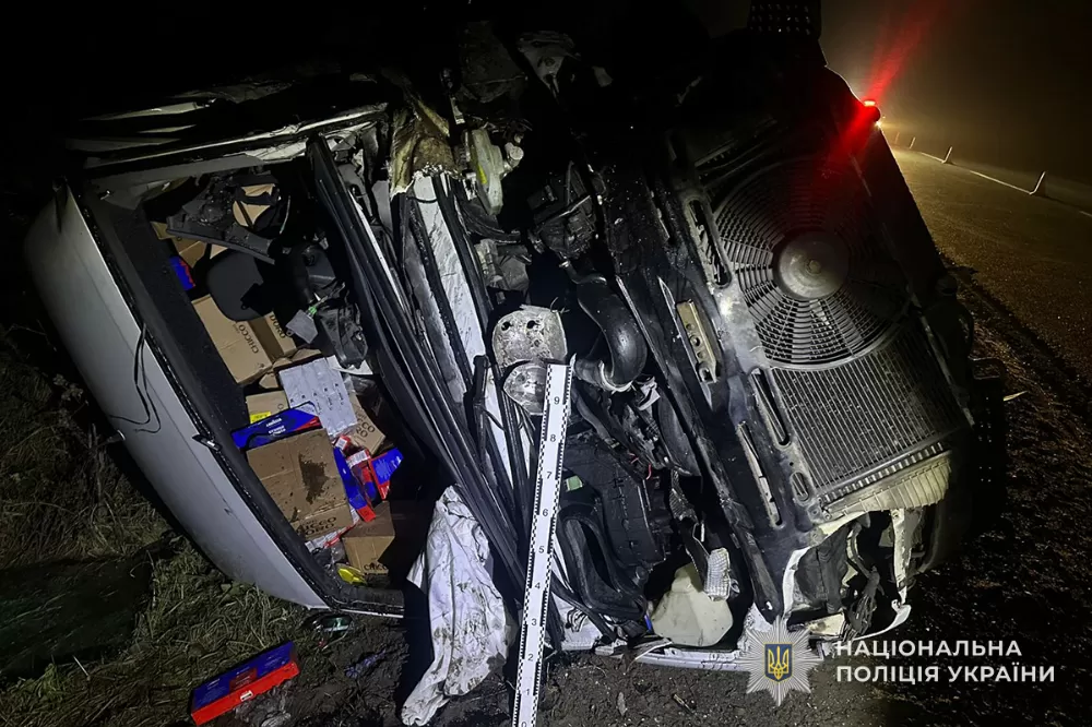 У Довжанці зіткнулася легківка з бусом: один водій п'яний, є потерілі