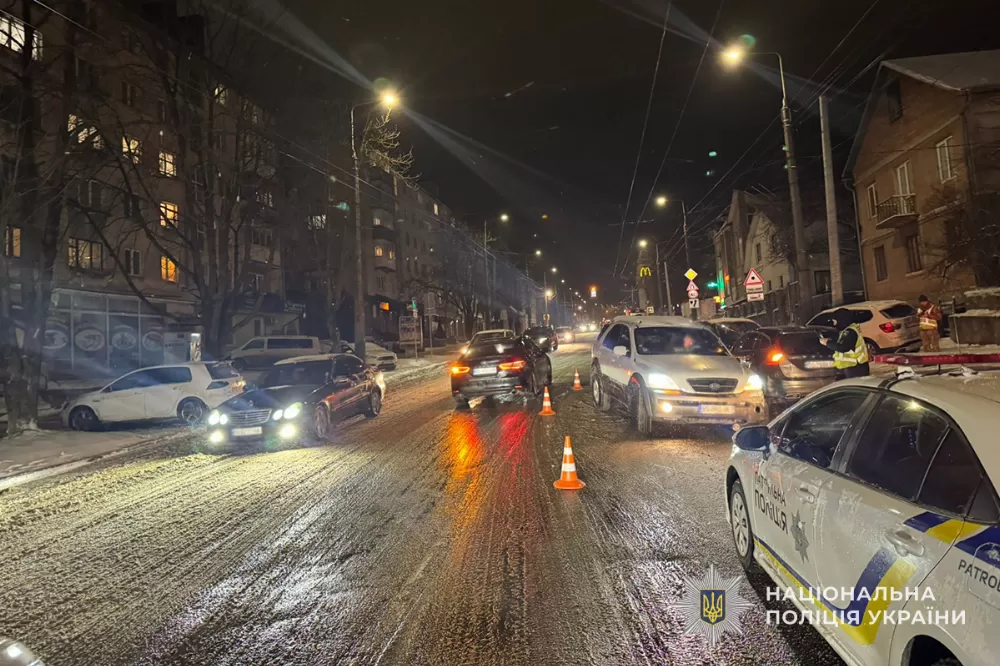 У Тернополі масштабна аварія: зіткнулися три автомобілі