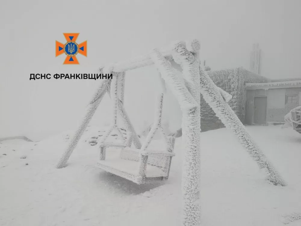 Напередодні Різдва в Карпати завітала сніжна зима