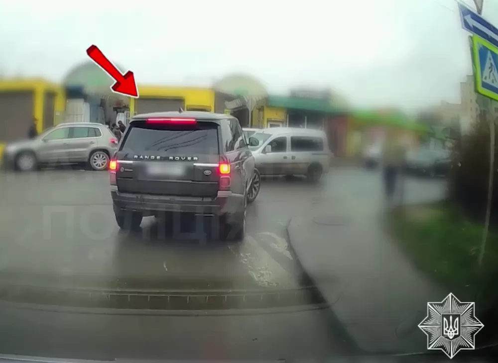 У Тернополі водій на авто Range Rover поїхав проти "шерсті"
