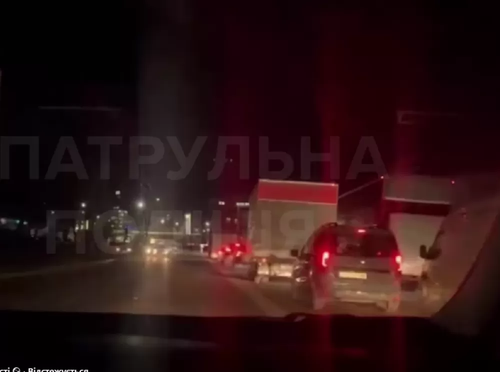 Патрульні зі Зборова супроводили породіллю до лікарні: жінка народила дівчинку