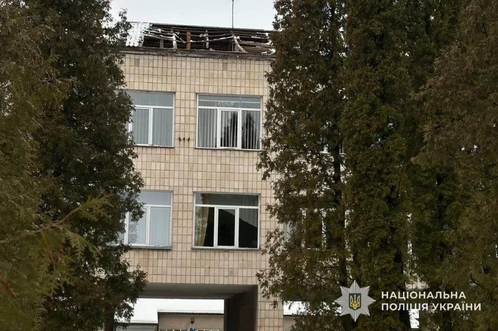 Сніг наробив біди у Бережанах: у ліцеї обвалився дах