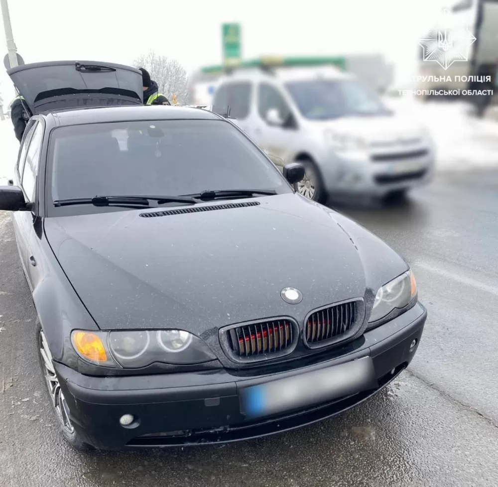 У Підволочиську зупинили BMW з нікотиновою продукцією без акцизу