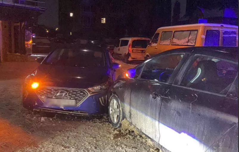 У Тернополі вночі водій "під кайфом" на Renault в’їхав у Hyundai