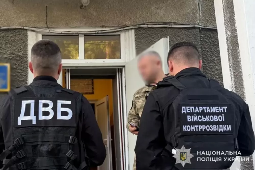 20 тисяч доларів: на Тернопільщині затримали військовослужбовців ТЦК, які «продавали» непридатність до служби