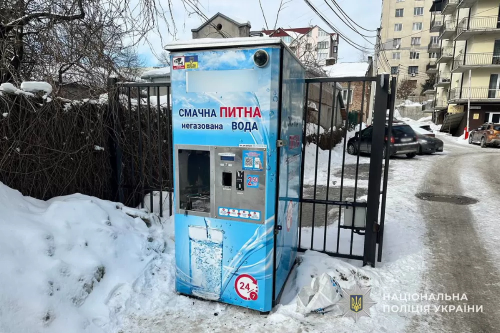 Обікрав два водомати за ніч: у Тернополі спіймали 20-річного хлопця