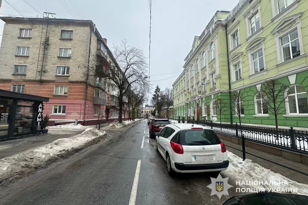 У Тернополі таксист травмував 15-річну пасажирку та поїхав далі: розшук