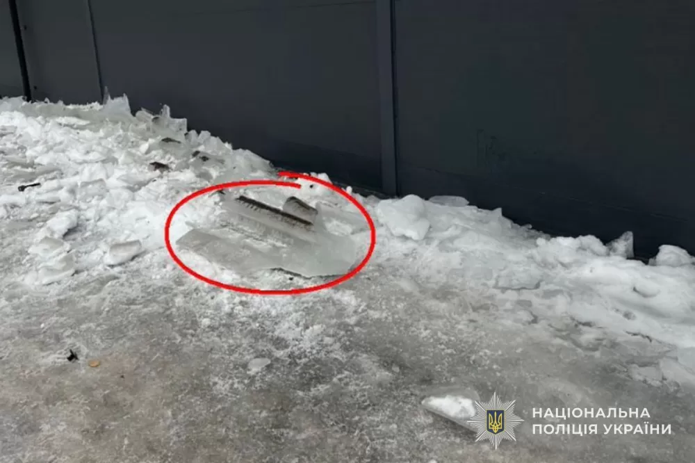 У Бережанах льодяна брила з даху травмувала 8-річного хлопчика