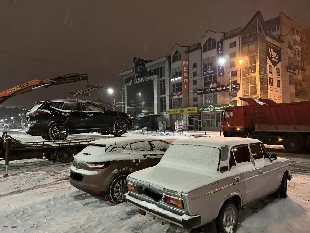 У Тернополі вночі евакуювали сім автомобілв, які перешкоджав роботі спецтехніки