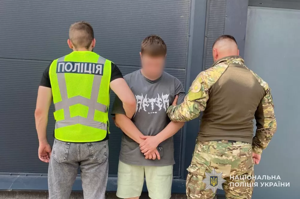 На Тернопільщині судитимуть шістьох чоловіків за збут наркотиків і зберігання арсеналу зброї