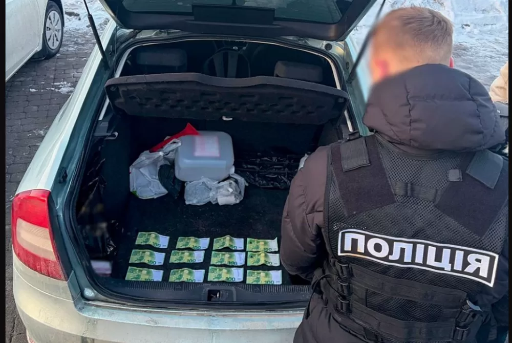 Схема незаконного перетину кордону: на Тернопільщині викрили чоловіка, який продавав «безпечний виїзд» за 13500 євро