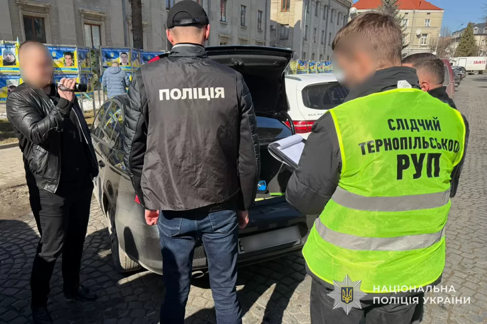 У Тернополі викрили юристку в одержанні 2560 євро за вплив на ТЦК
