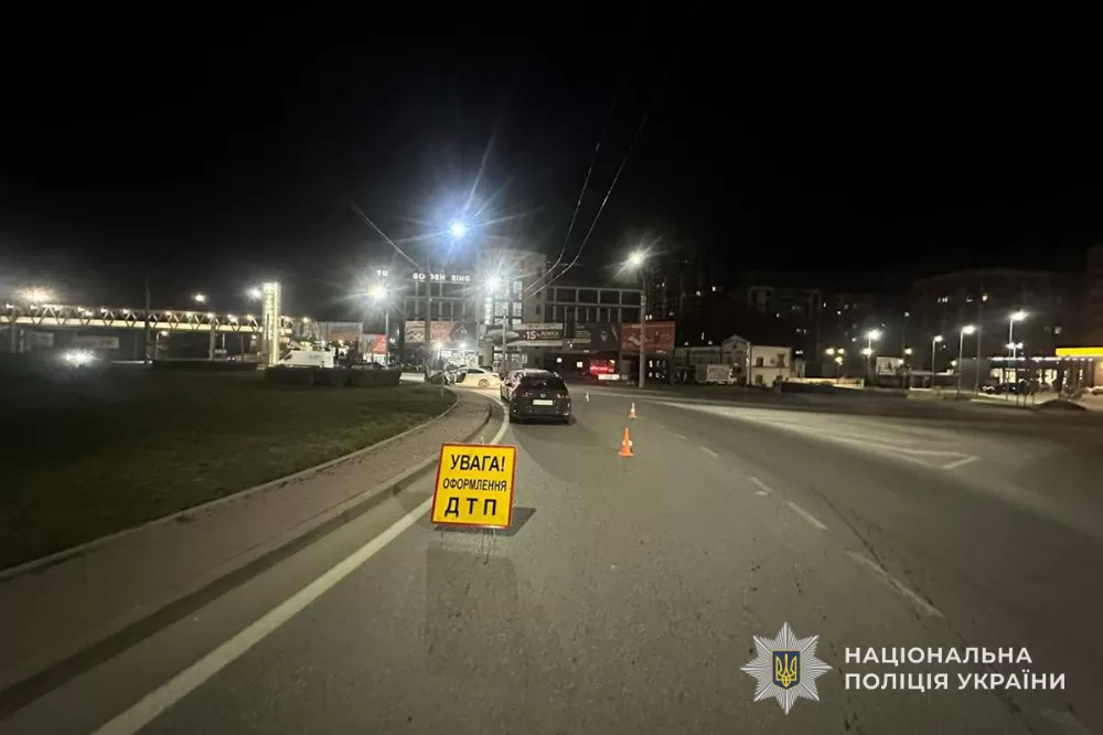 На Збаразькому кільці водій в'їхав у стовп