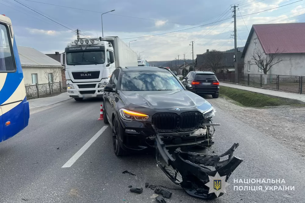 У Теребовлі зіткнулися "Зікр" та "БМВ": постраждала дитина