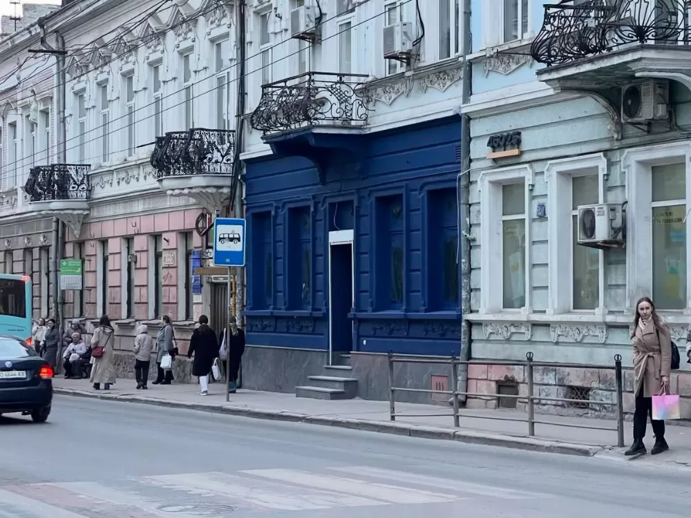 Скандал у центрі Тернополя: міська рада не надавала дозволів на зміну кольору фасаду