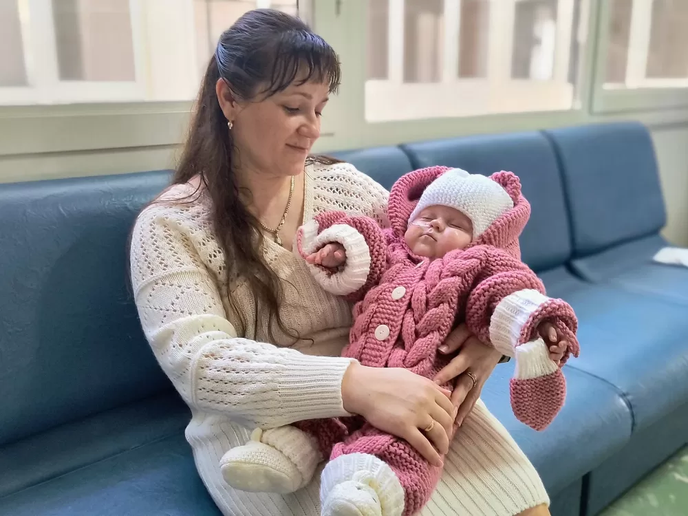 Крихітка з Тернопільщини, що важила менше кілограма, успішно пережила операції та 147 днів реанімації