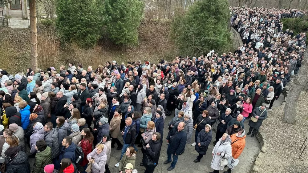 У Зарваниці відбулася Хресна дорога за справедливий мир