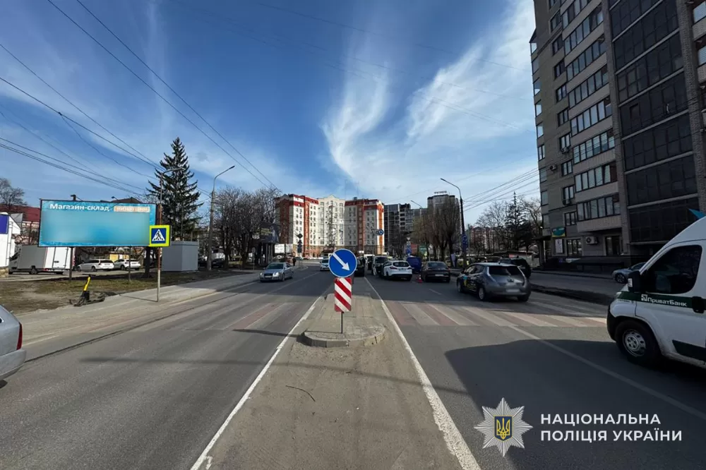 У Тернополі біля ринку водій на легківці збив чоловіка