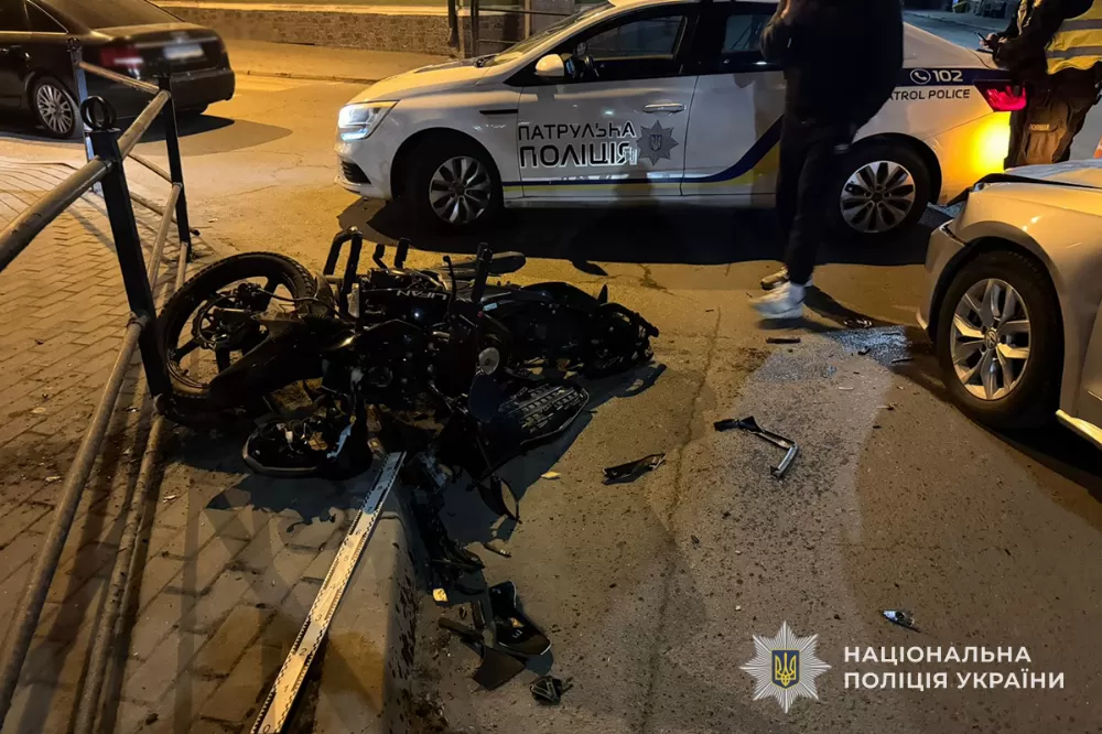 На Руській водій на легківці зіткнувся з неповнолітнім на мотоциклі